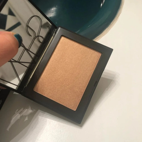 NIB NARS IBIZA HIGHLIGHTING POWDER - Picture 4 of 5